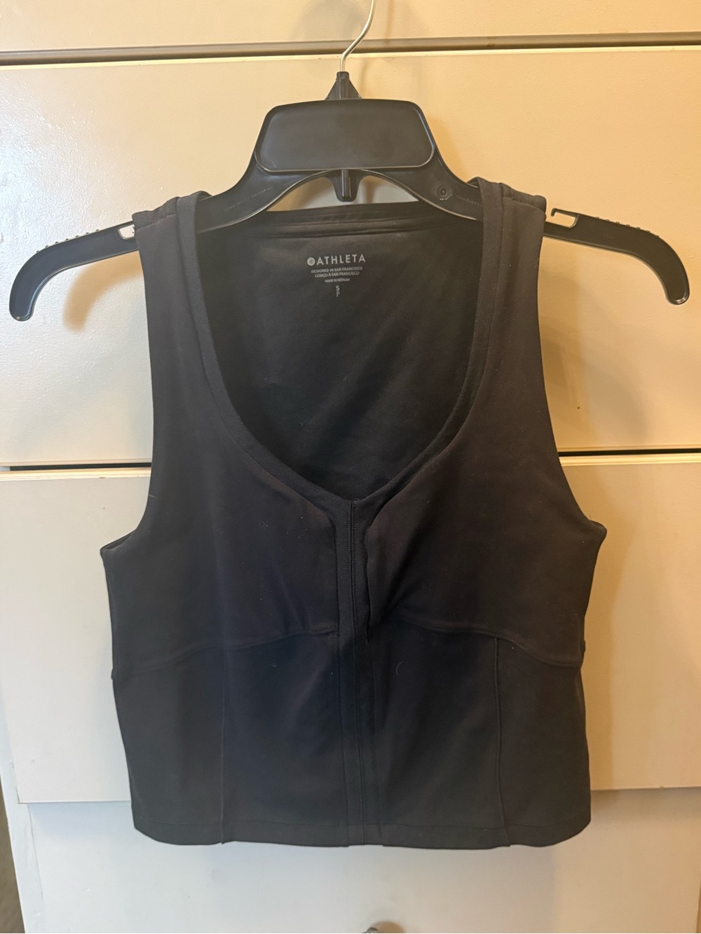 Athleta Black V-Neck Cropped Athletic Tank